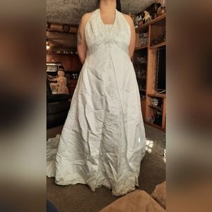 David's bride wedding dress 9T9218